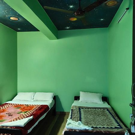 Harry Guest House & Restaurant Pokhara Dış mekan fotoğraf